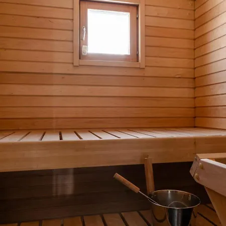 Appartamento Two Bedroom Townhouse With Sauna And Private Garden