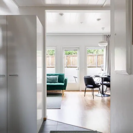 Two Bedroom Townhouse With Sauna And Private Garden *